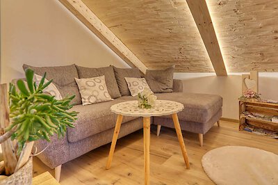 Gemütliche Couch-Ecke im Chalet